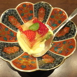 銀座 吉本 - いちごのゼリー寄せ