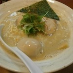 鳥そば 真屋 - これが鳥そば（大盛り。＋味玉）です。