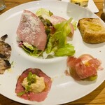 Osteria caiman table