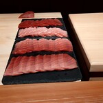 鮨 しょう太 - 下ごしらえされたやま幸さんのまぐろ 