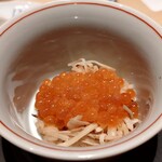 鮨 しょう太 - ○飯蒸し イクラ乗せ松茸ごはん