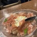 non dà clair - ブッラータチーズとシャインマスカット、生ハム