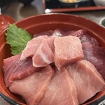 魚喰いの大間んぞく - 3色マグロ丼