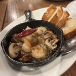 non dà clair - エビとマッシュルームのアヒージョ