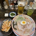 久留米 大砲ラーメン 天神今泉店 - 『昔ラーメン』950円＋『生ビール＋餃子セット』900円　