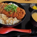 豚屋食堂  - たれかつ丼