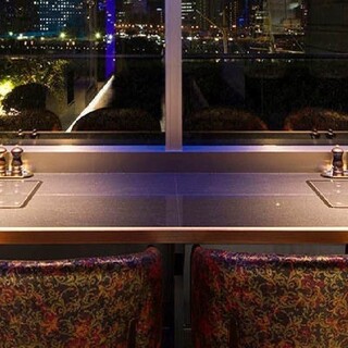 【カウンター席：2名様】夜景が一望できるお席で特別なひとときを
                                          