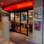 ポンパドウル - 平日ですが結構店内はお客さんで賑わっています