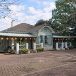 ポンパドウル - 午前中、この近くの山手公園へ行きました。こちらもハロウィンのディスプレーが。