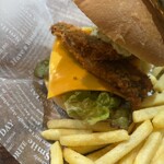 ラフラガーデン - 島グルクンのフィッシュバーガー 1300円