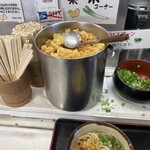 めりけんや - 散らかったセルフコーナー