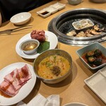 焼肉きんぐ - 担々麺がありました