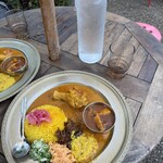 ADDA - 外の共有スペースで食べました