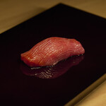 鮨けんすけ - 50の包丁を入れた「とろける大トロ」