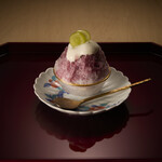 鮨けんすけ - 純氷を使用したふわふわブドウのかき氷