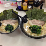 豚骨番長 - 醤油豚骨の並と大盛です！