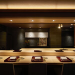 鮨けんすけ - メインカウンター正面