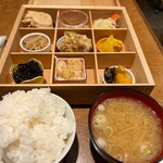 幸せの叉焼生姜焼き肉 - お新香セット