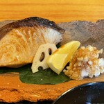 326045796 - 北海道寒ぶりの炭火塩焼き　絶妙な焼き具合