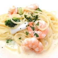 Terrace Dining TANGO - パスタランチ 1300円 のアオリイカとバナメイエビの魚介クリームパスタ