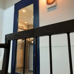 2F coffee - 2階の店舗入口