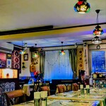 トルコ料理ボスボラスハサン - 店内はトルコらしい煌びやかな装飾ですが、何故か纏まりがあり不思議と落ち着きます。