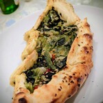 トルコ料理ボスボラスハサン - トルコ風ピザ ほうれん草　1,650円