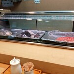 鮨処 匠 - ケース　鯵が立派