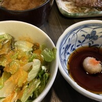 鉄板焼 東洋 - サラダ、味噌汁、和風醤油つけタレ　ズーム