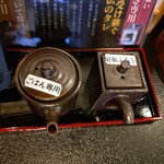 うな勢 - 「うなぎ専用たれ」と「ご飯専用タレ」