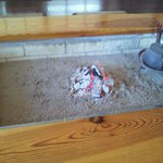 すだち - 囲炉裏に炭がいこってます。