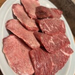 炭火焼肉ホルモンさわいし - 黒毛和牛特選タンと和牛特選ハラミ