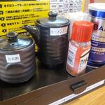 豚ラーメン サブロー - 卓上