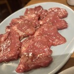 炭火焼肉ホルモンさわいし - カシラ×1