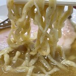 鶏こく中華 すず喜 - 手揉み中太ちぢれ麺リフト