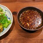 焼肉 うしかね - ランチに付くサラダ、タレ、キムチ