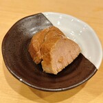 寿し小松 - 小鉢(この日はマグロの煮物でした)