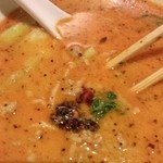 中国料理 たけくま - 自家製ラー油を投入！