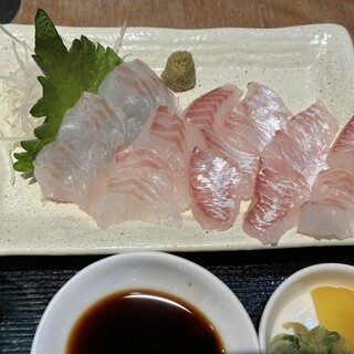 天然魚と七輪焼き 隠れ居酒屋 雑魚や_1