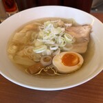 武田家 - 妻は「塩全部のせ」です。あっさりとした鶏出汁スープでとても美味しかったそうです(o^^o)