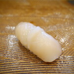 にぎり鮨 一五〇 - 帆立