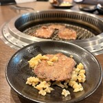 川崎焼肉 肉小僧 はなれ - ニンニク上塩タン
