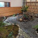 農家カフェ しあわせ時間 - 屋内に立派な庭