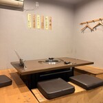 川崎焼肉 肉小僧 はなれ - 奥には座敷席も