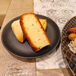 マヌエル ヴィーニョ エ ペティスコス 自由が丘店 - パンが3種類