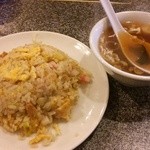 あぶら～亭 - 半チャーハン520円スープ付