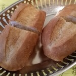 キャフェ・ドゥ・ブローニュ - 手作りパン。(写真は2人分)