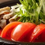 完熟トマトのもつ鍋 (もつを山百合ポークの豚バラ、地鶏もも肉にも変更できます）