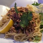 バーミー・ラープ　開化楼の麺