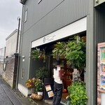 ベーカリー プラート - お店の扉は全てオープン！
入りやすく開放的なお店